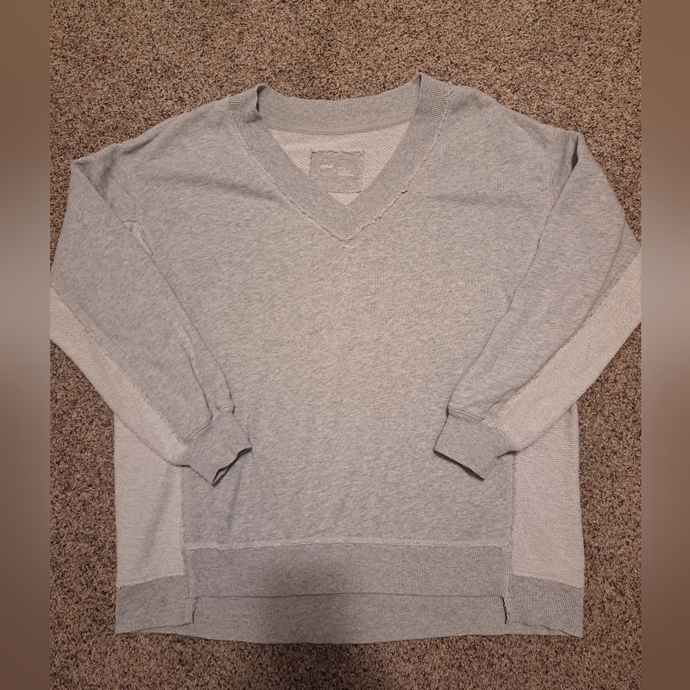 Aerie Light Gray V-Neck Women's Sweater XS - Picture 4 of 4